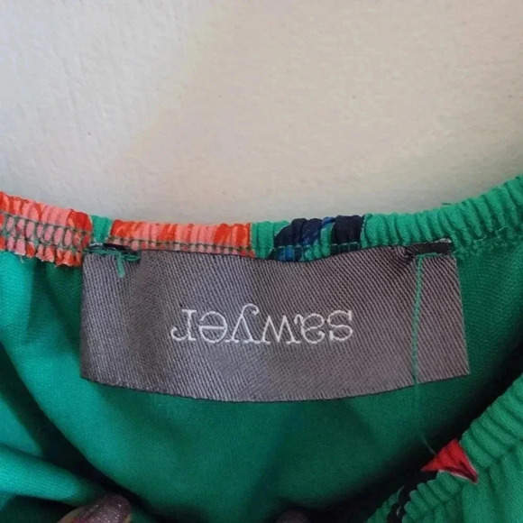 Sawyer Collection Floral Green Top - Picture 3 of 4